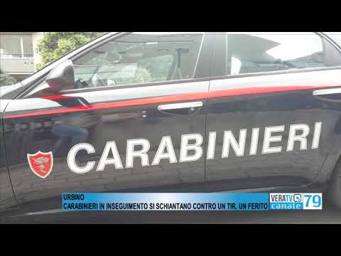 Urbino – Carabinieri inseguono un’auto e si schiantano contro un tir, ferito un agente