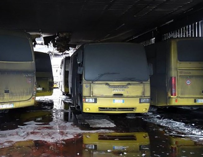 Colli al Metauro – Incendio rimessa di autobus scolastici, individuato il responsabile
