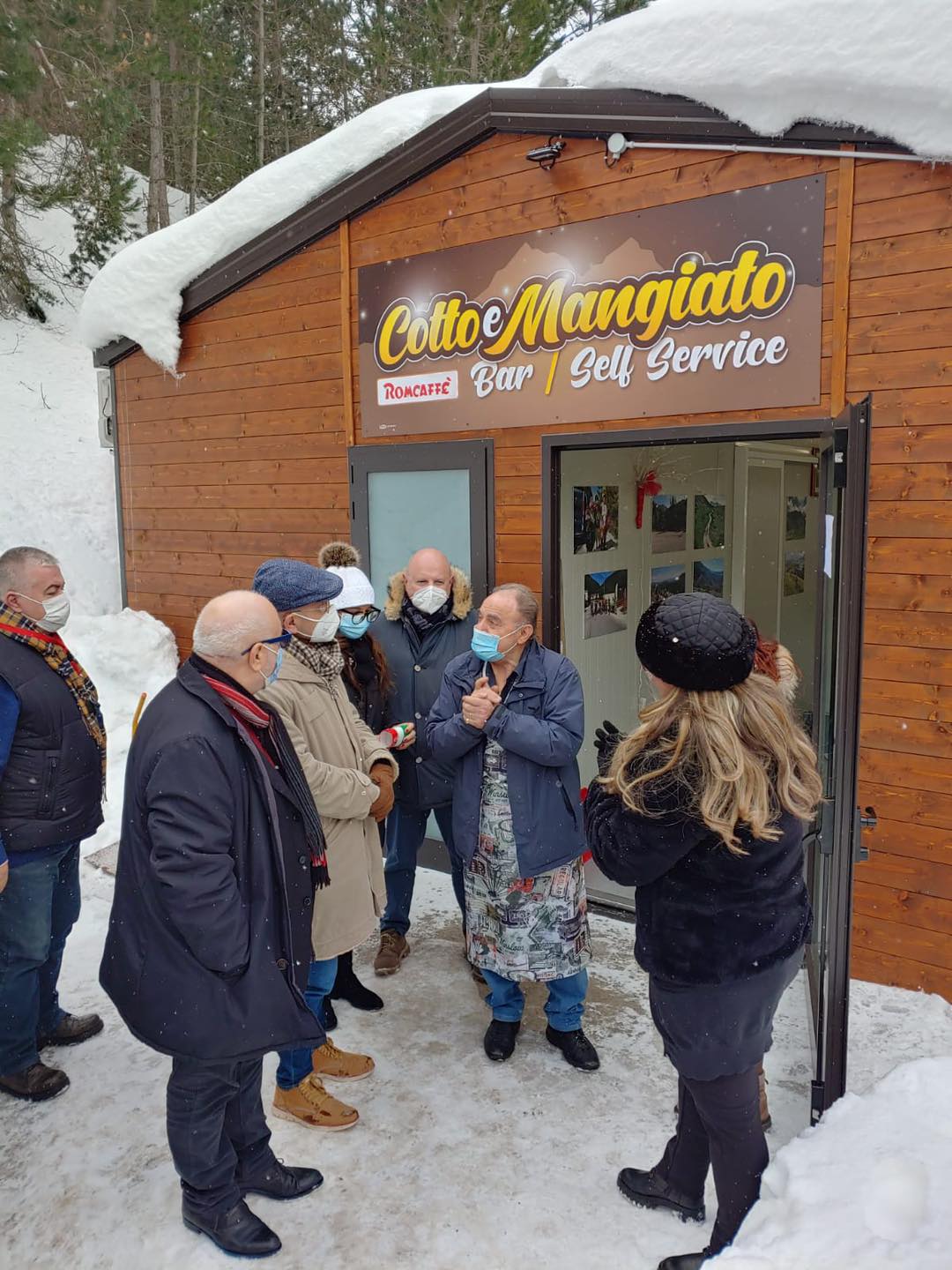 Ussita – Tanta gente sulla neve a Frontignano, inaugurato “Cotto e mangiato”