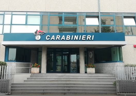 Pesaro –  Si rifugia dai carabinieri e denuncia anni di botte, abusi, vessazioni. Arrestato il marito