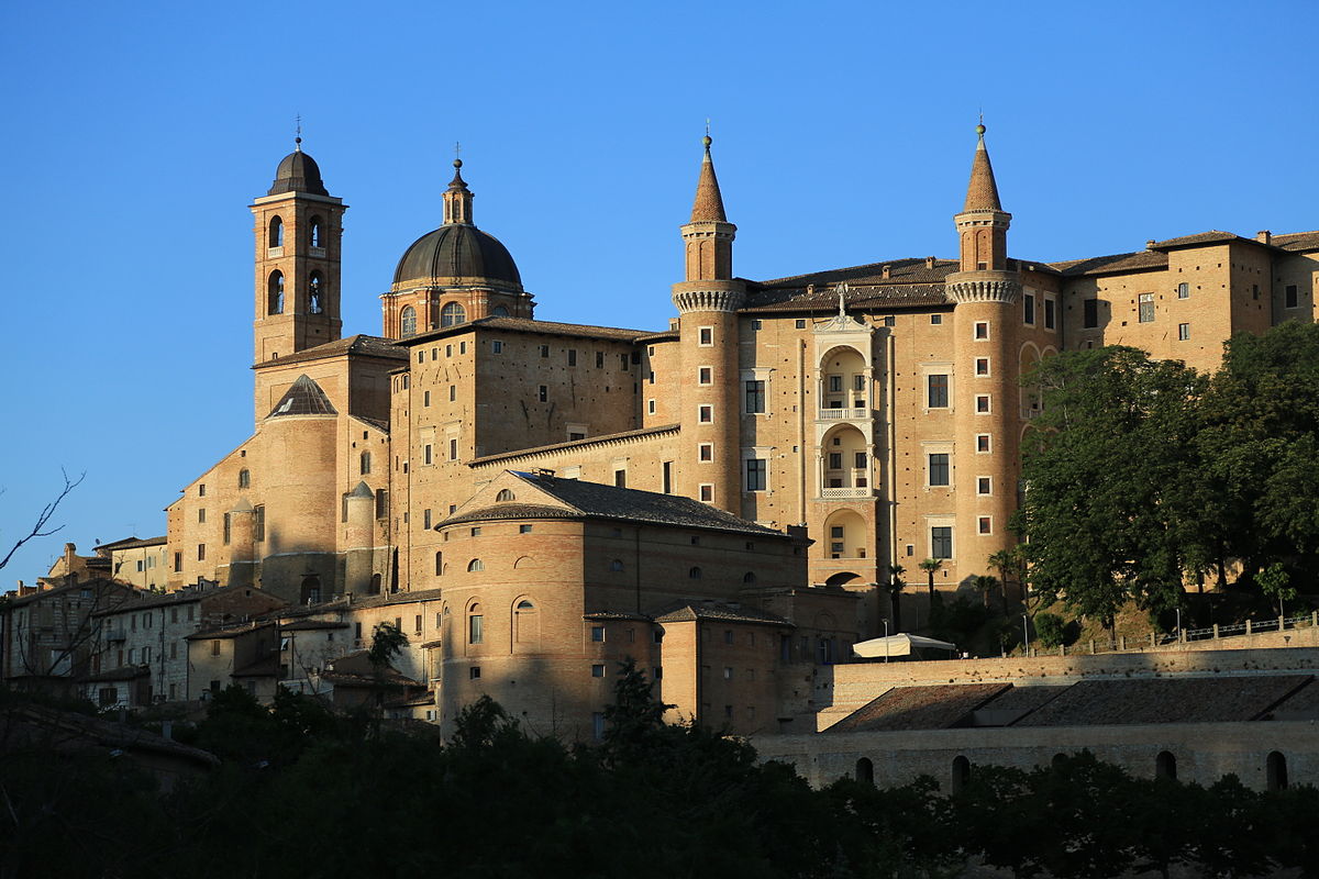 Urbino – Coprifuoco violato per una festa di laurea, 14 multe