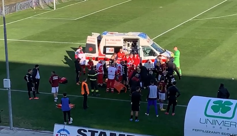Si sente male Dziczek, sospesa Ascoli vs Salernitana: ambulanza in campo per il polacco