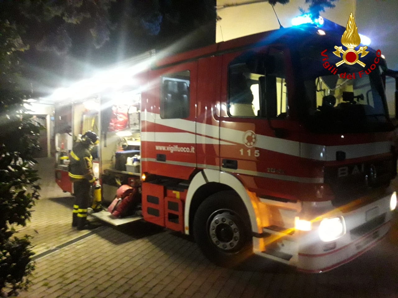 Pescara: principio di incendio davanti alla sede Ater, accertamenti in corso
