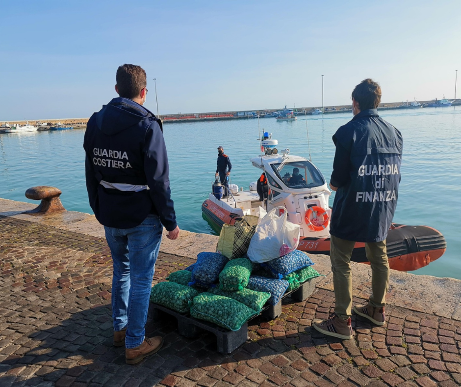 San Benedetto – Sequestrati 200 kg di vongole, avevano l’etichetta di un’altra barca