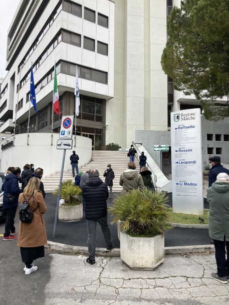 Ad Ancona manifestazione per dire no alle chiusure generalizzate della scuola