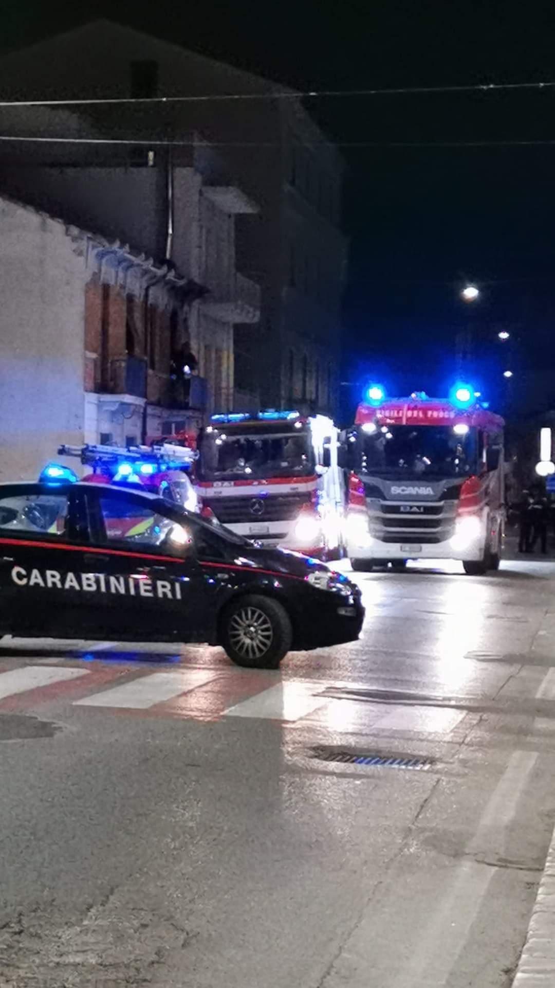 Vasto incendio a Falconara