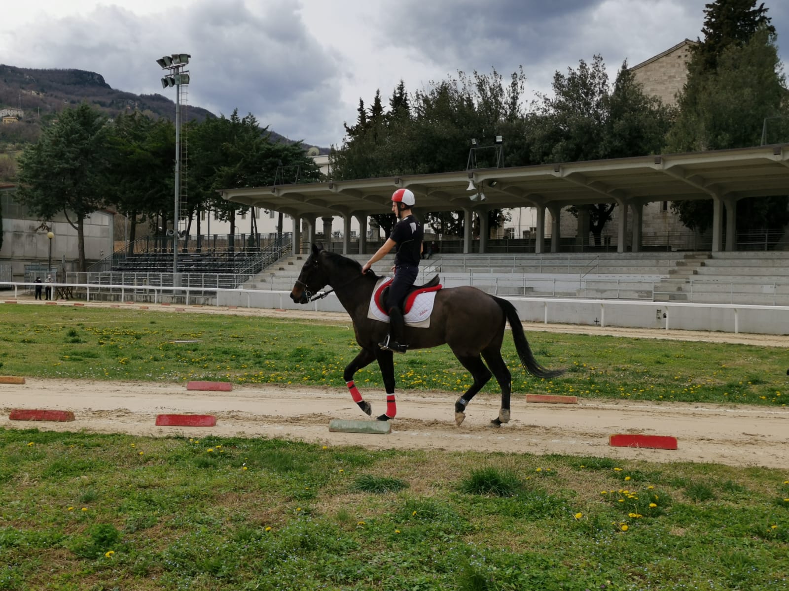 Ascoli – Dopo un anno e mezzo, sono tornati in pista i cavalieri della Quintana