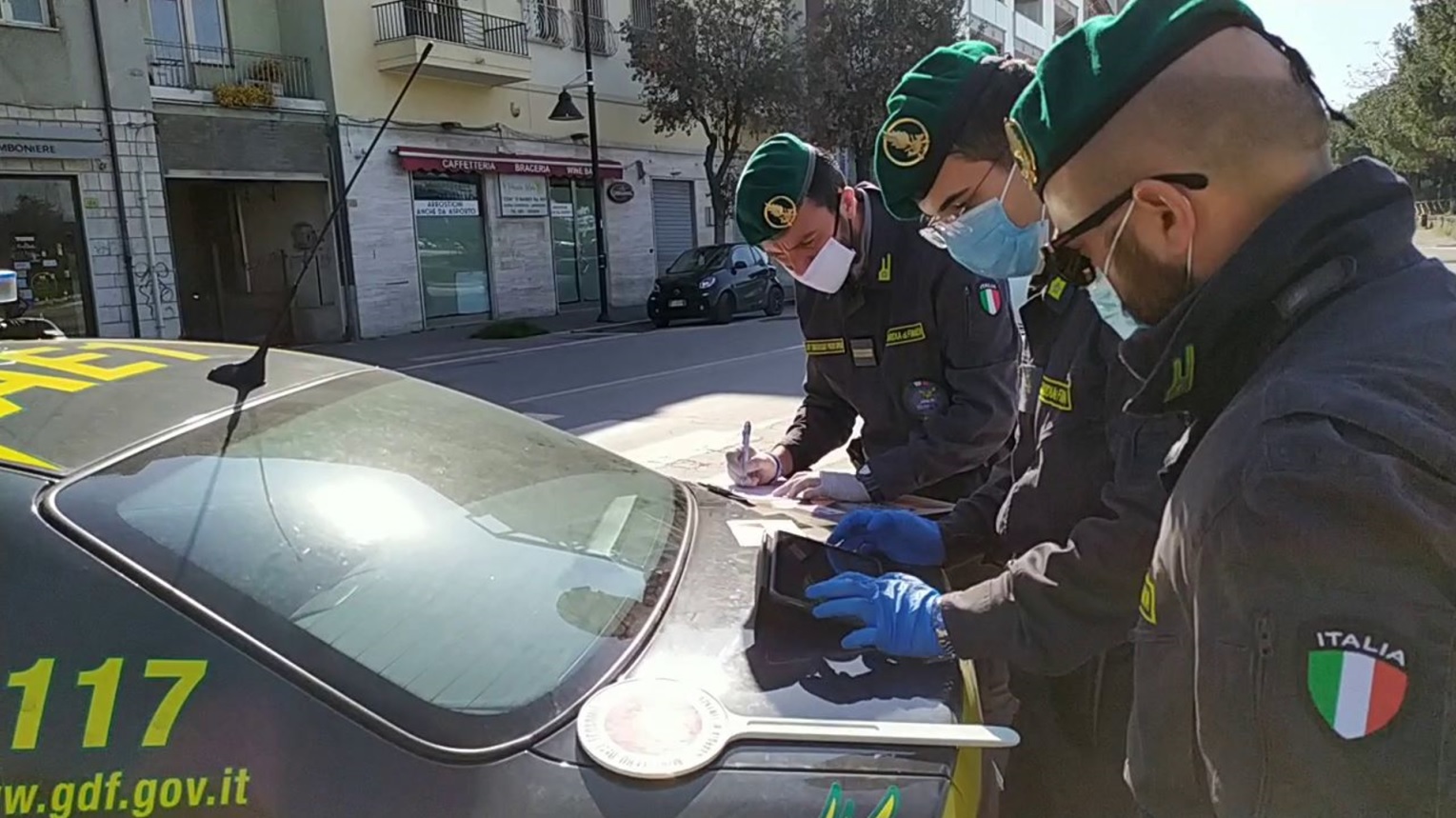 Pescara – Controlli anticovid: 22 persone sanzionate e due locali chiusi