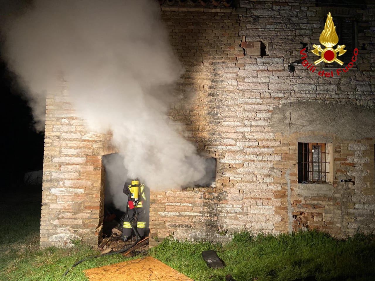 A fuoco casa colonica a Sassoferrato