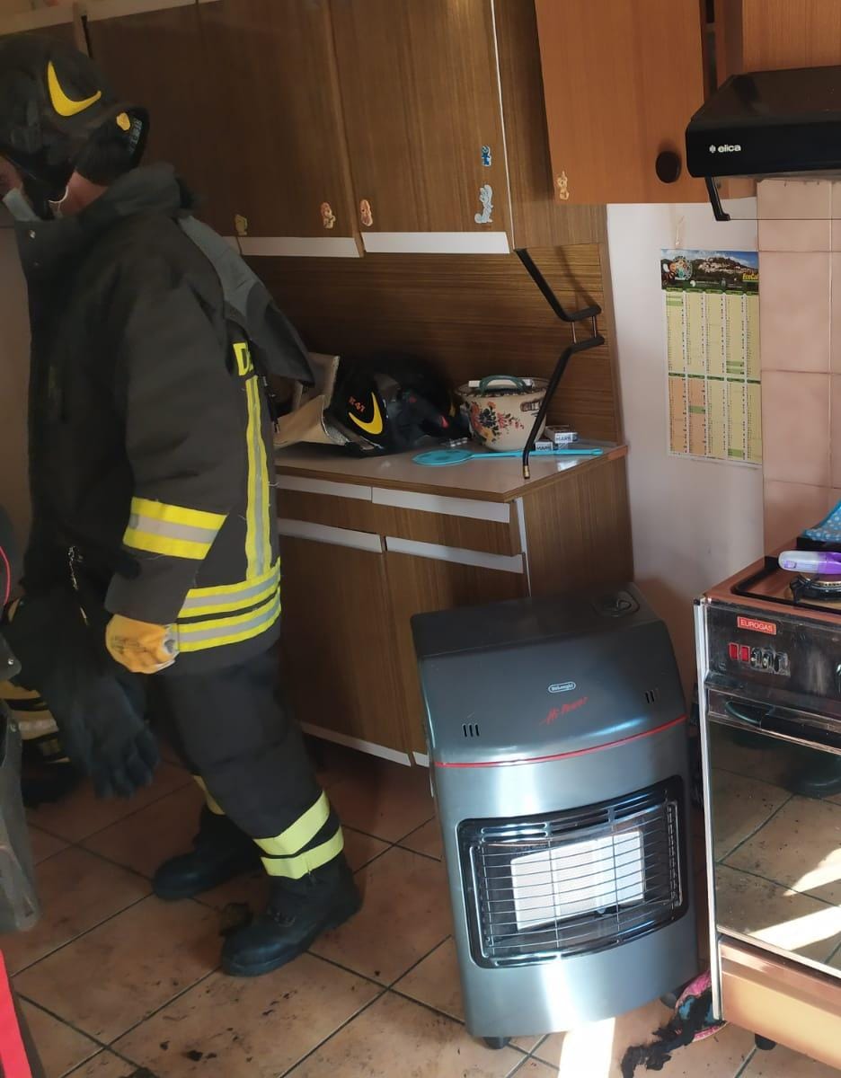 Montorio al Vomano – Fiamme dalla stufa, prendono fuoco gli abiti di una 79enne gravemente ustionata