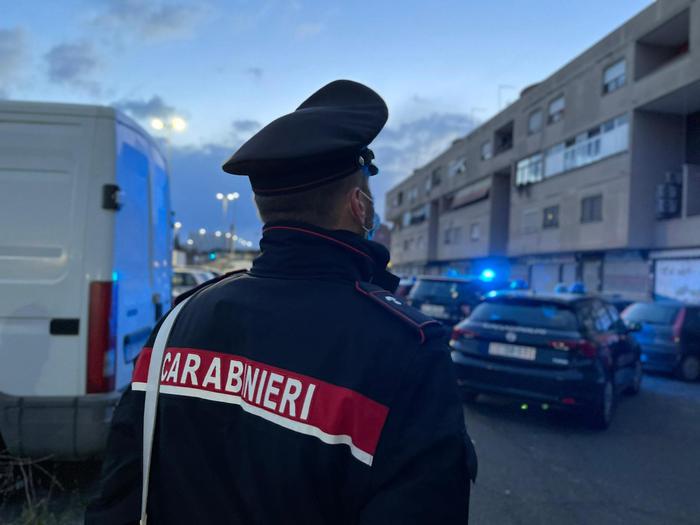 Fugge da comunità, rapina due coetanei e sputa ai Carabinieri: minorenne in carcere