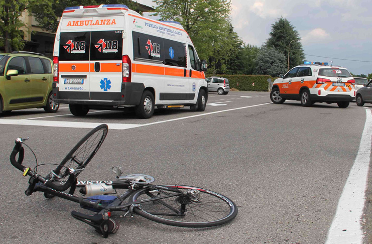 San Severino Marche – Ciclista in zona impervia, trasportato in ambulanza a Torrette
