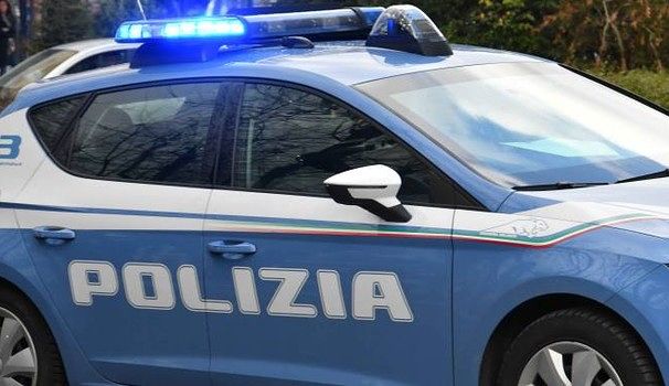 Pescara, alla guida di un’auto senza assicurazione minaccia gli agenti, denunciato