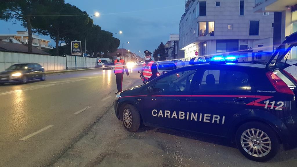 Fermo – Controlli anti covid e truffe nel mirino dei carabinieri