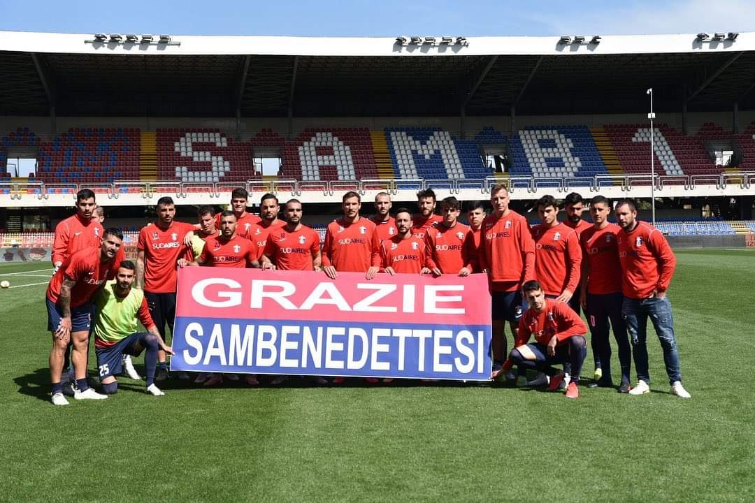 Calcio serie C – Samb, la squadra alla città prima della partita: “Grazie sambenedettesi”