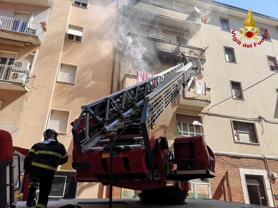 Incendio di un appartamento ad Ancona