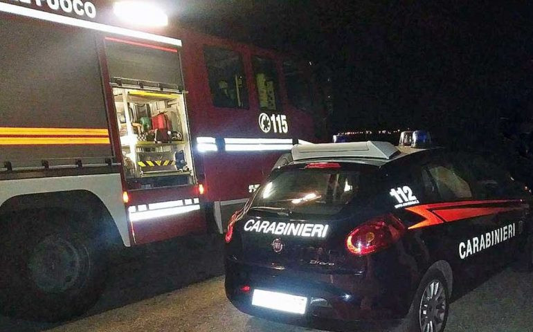 Auto in fiamme, salvato dai Carabinieri