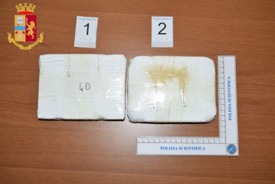 Ascoli – Un chilo di eroina nel tettuccio dell’auto: tre arresti