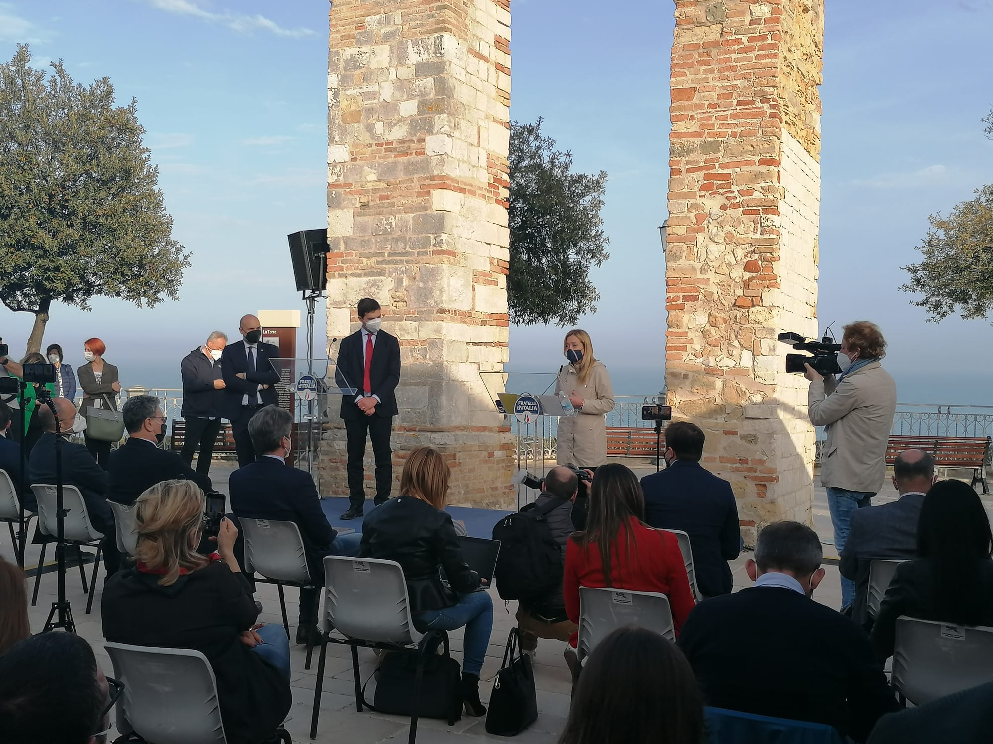 Ancona – Giorgia Meloni plaude ai primi sei mesi del “buon governo Acquaroli”