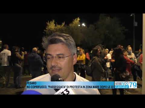 Pesaro – No coprifuoco, “passeggiata” di protesta in zona mare dopo le 22