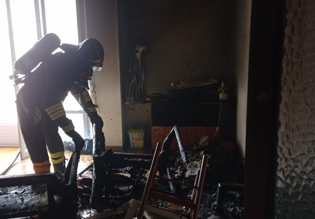 Villa Rosa – Appartamento in fiamme sul lungomare, non c’era nessuno in casa