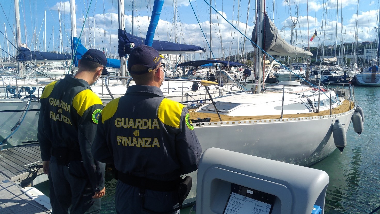 Ancona – Percepisce il reddito di cittadinanza, ma ha una barca da 12 metri