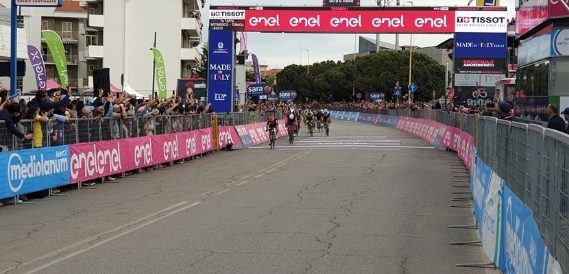 Giro – 7/a tappa a Ewan, Valter resta in rosa
