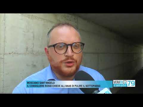 Mosciano Sant’Angelo – Il consigliere Mirko Rossi protesta per lo stato di degrado del sottopasso