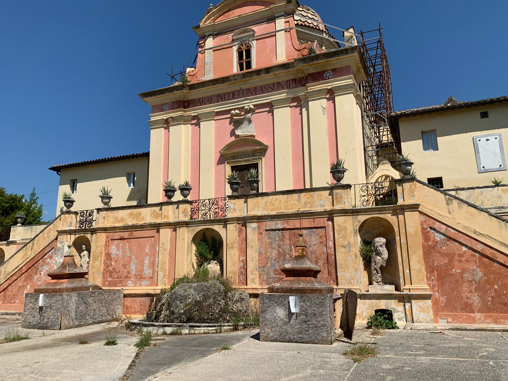 Rubate due acquasantiere dalla Chiesa di Villa Sgariglia a Campolungo