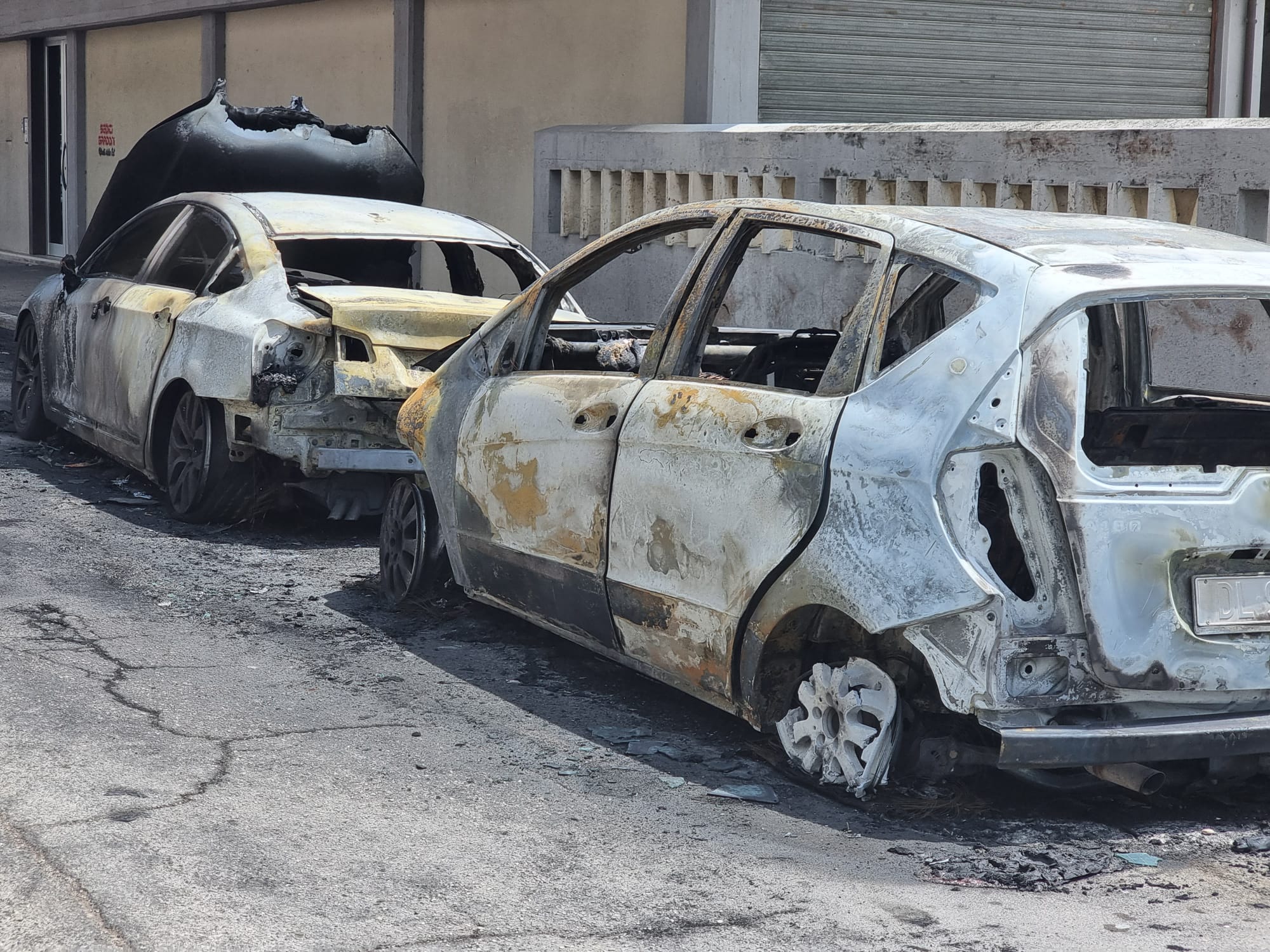 Teramo – Due auto in fiamme, non si esclude il dolo