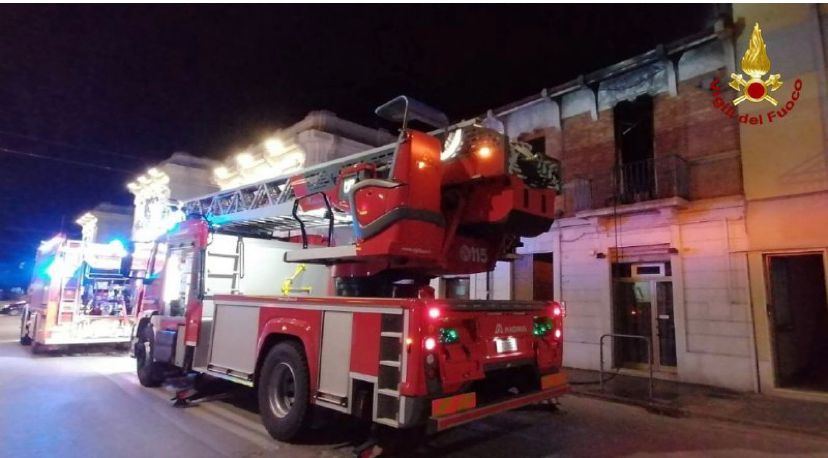 Incendio ieri sera a Campo Parignano