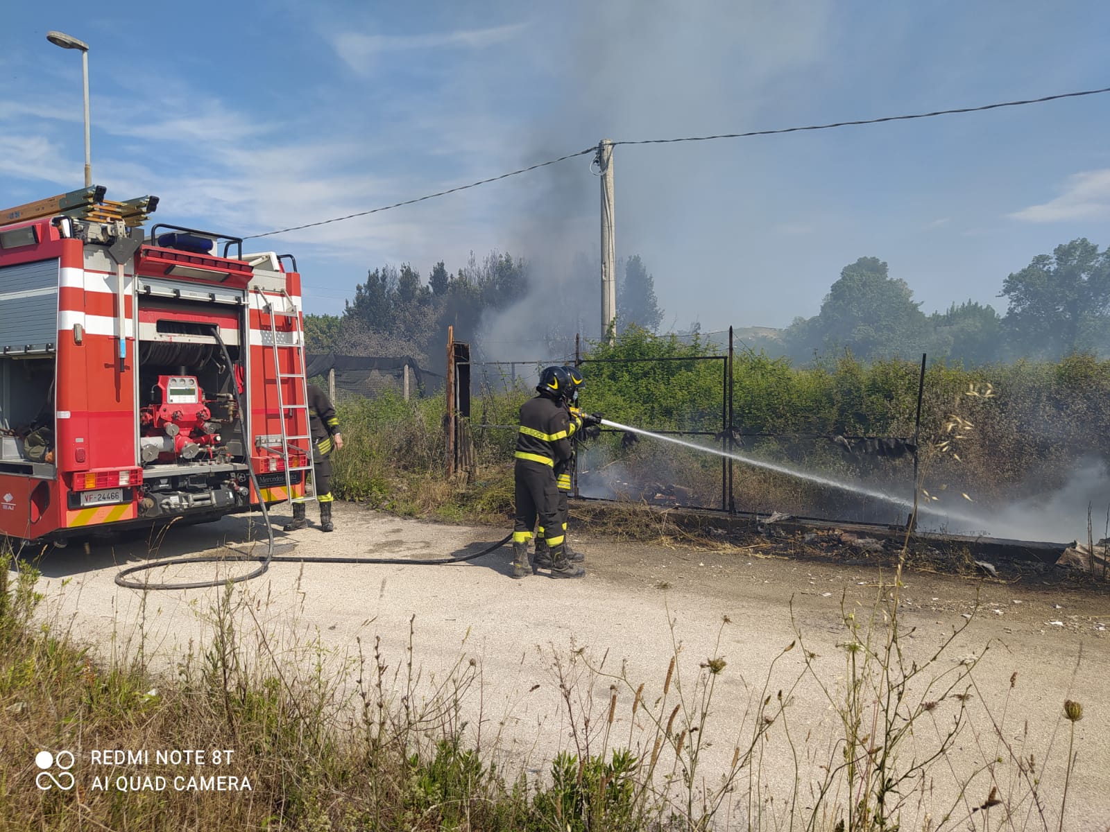Giulianova – Incendio a Colleranesco, in azione i vigili del fuoco