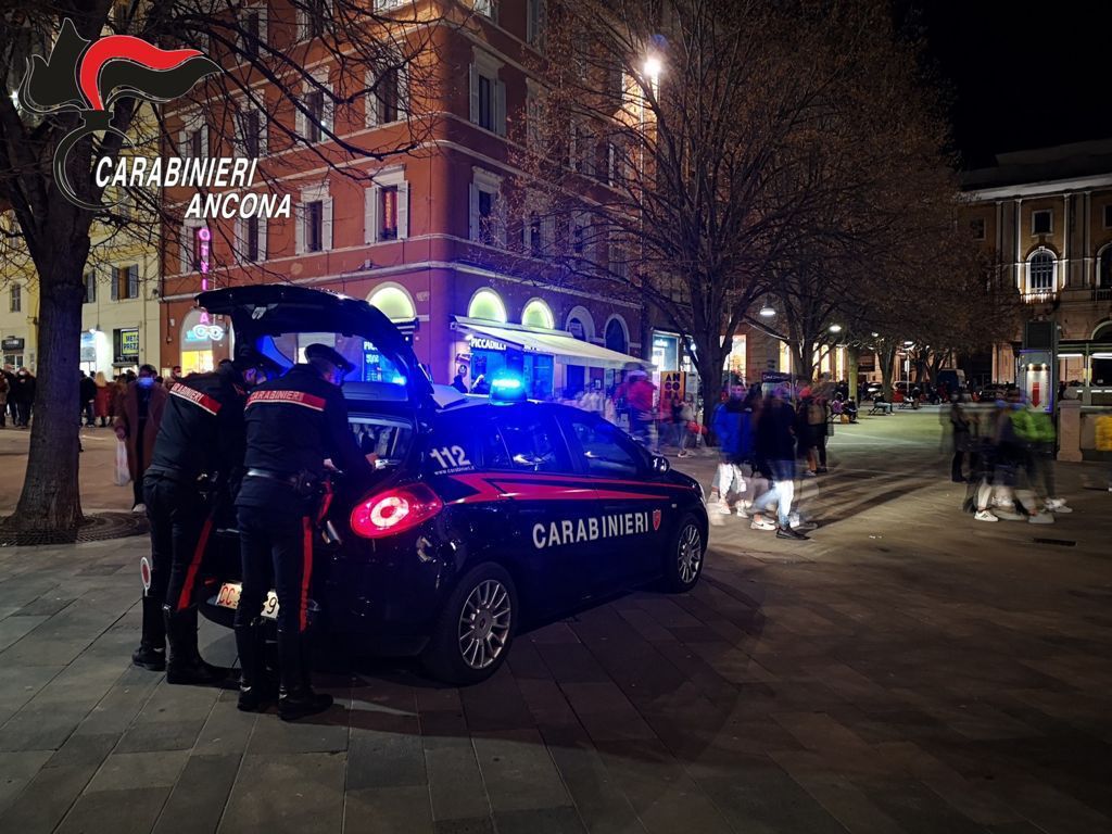 Ancona, sanzioni dei carabinieri per violazione del coprifuoco ed ubriachezza molesta