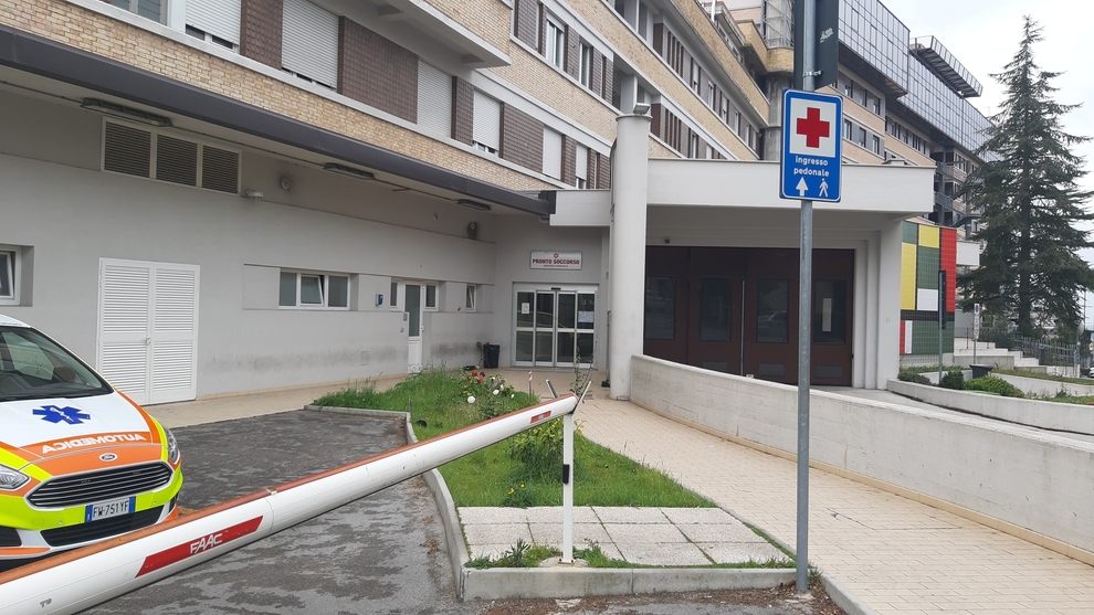 Fermo – Distrugge un vetro in ospedale, denunciato un giovane