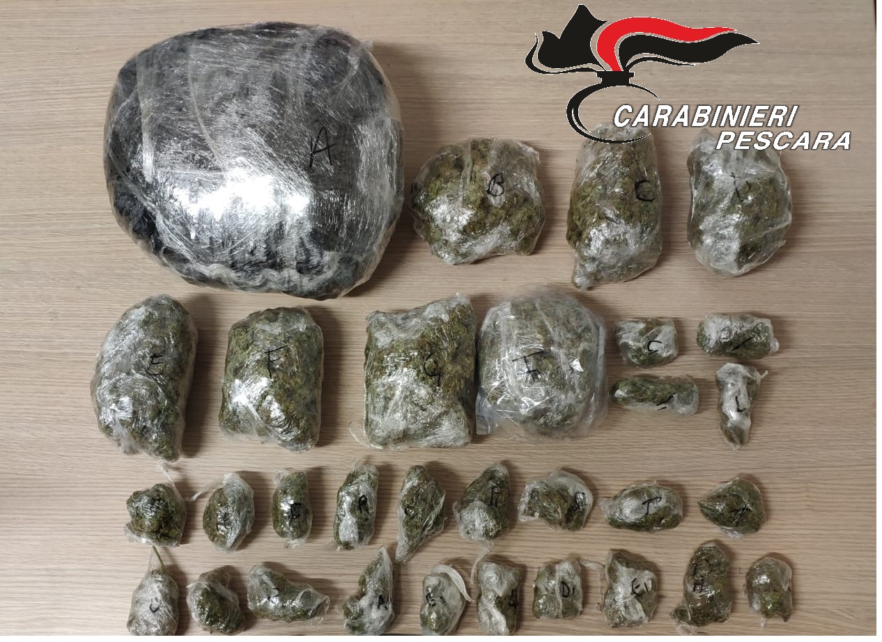 Città Sant’Angelo: oltre un chilo di marijuana e 5 grammi di hashish, arrestato 21enne