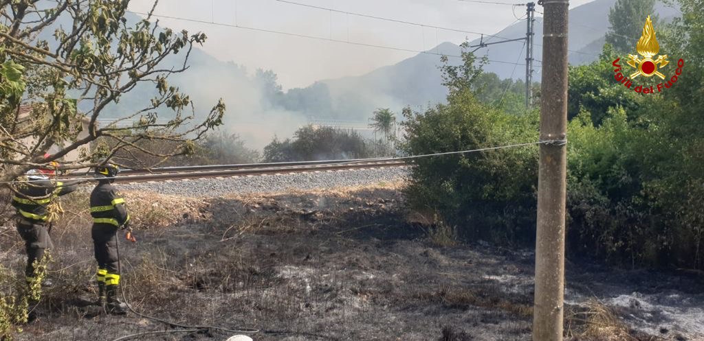 Genga – Dopo 4 giorni sotto controllo l’incendio del bosco