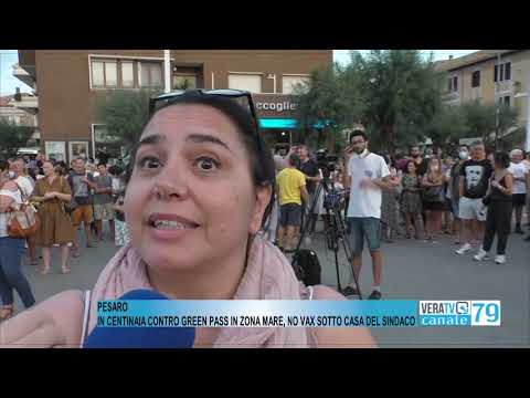 Pesaro – In cinquecento per manifestare contro l’obbligo del green pass