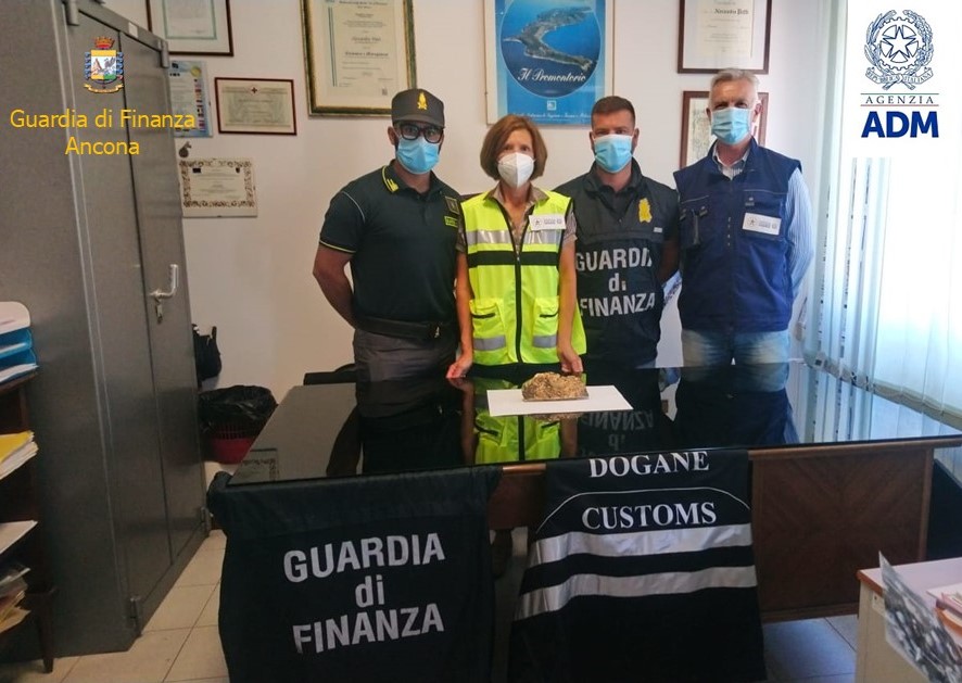 Ancona – Agenzia Dogane e Finanza scoprono in porto 2 kg oro non dichiarato