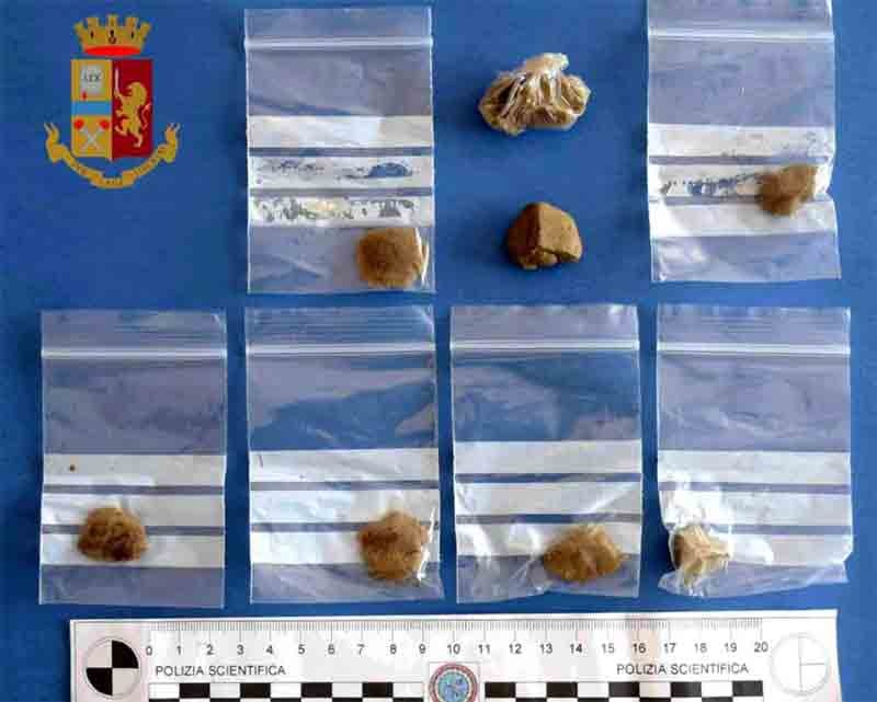 Porto Sant’Elpidio – Cassetta dell’Enel diventa una cassaforte della droga, due denunce