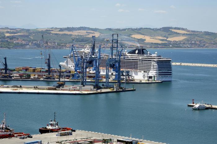 Ancona – Fermati al porto quasi mille monopattini elettrici provenienti dalla Cina