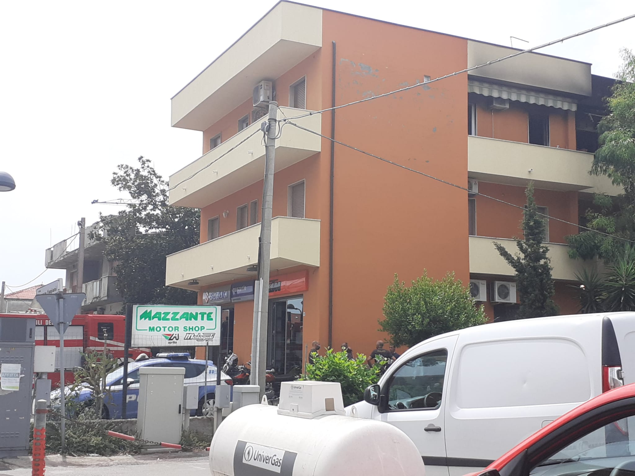 Pescara: incendio in una palazzina di via Nazionale Adriatica Sud, grave una donna di 54 anni