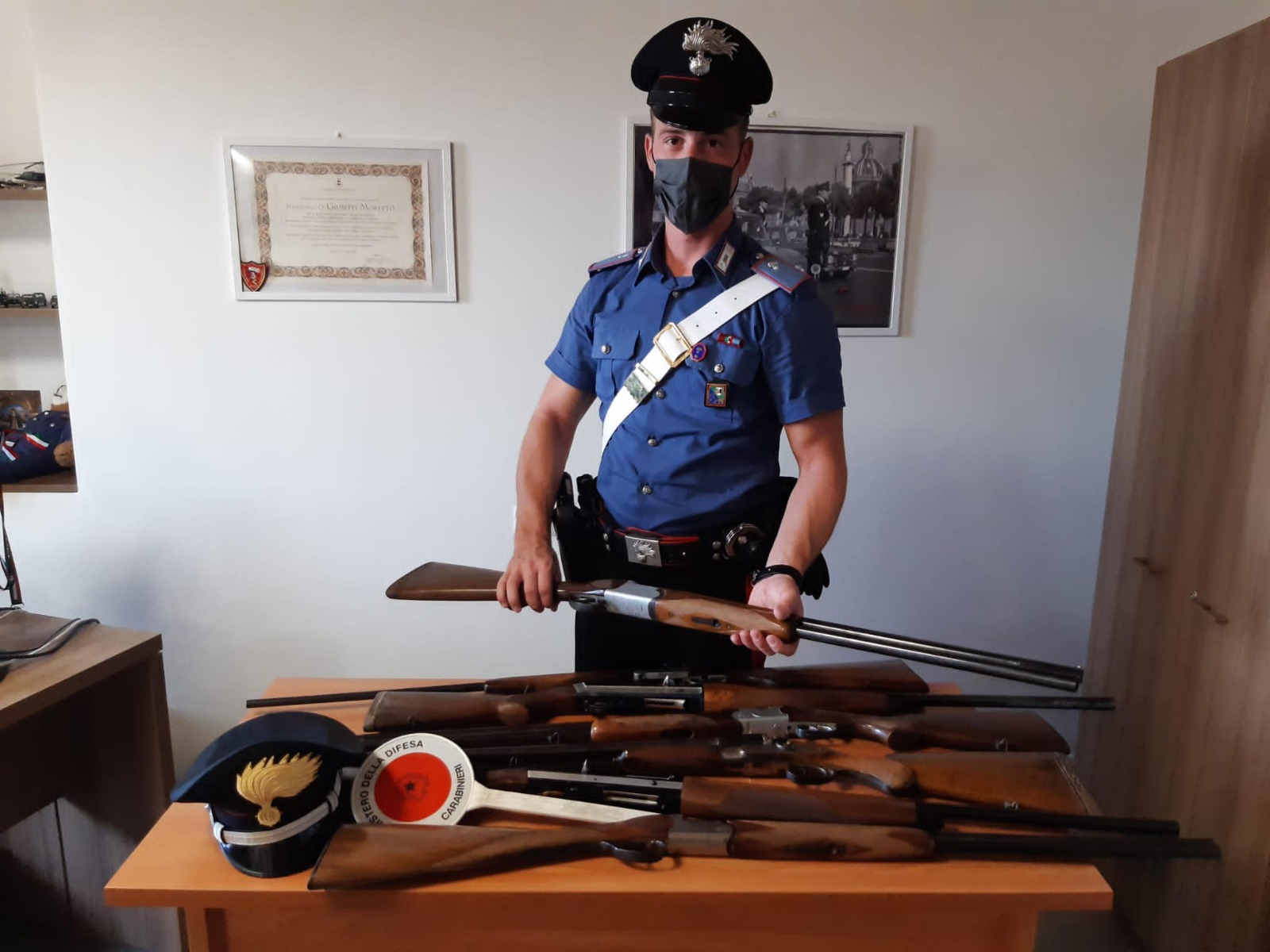 Macerata – Deteneva 7 fucili da caccia in casa senza permesso, 73enne denunciato