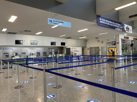 Covid: tamponi all’aeroporto d’Abruzzo, positivi sul volo da Londra