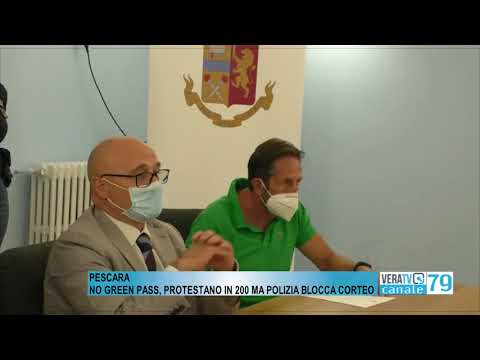 Pescara – No green pass, protestano in 200 ma la polizia blocca il corteo