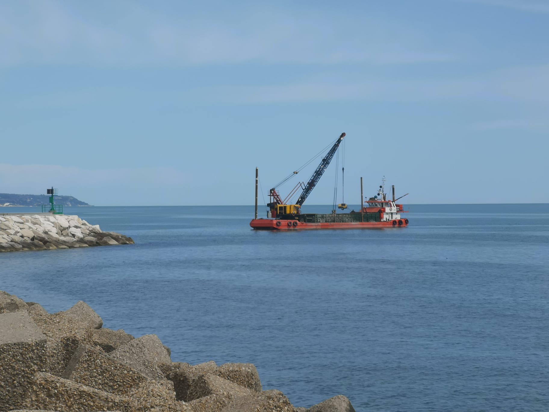 San Benedetto – Porto, è arrivata la draga: 5mila metri cubi di sabbia da spostare