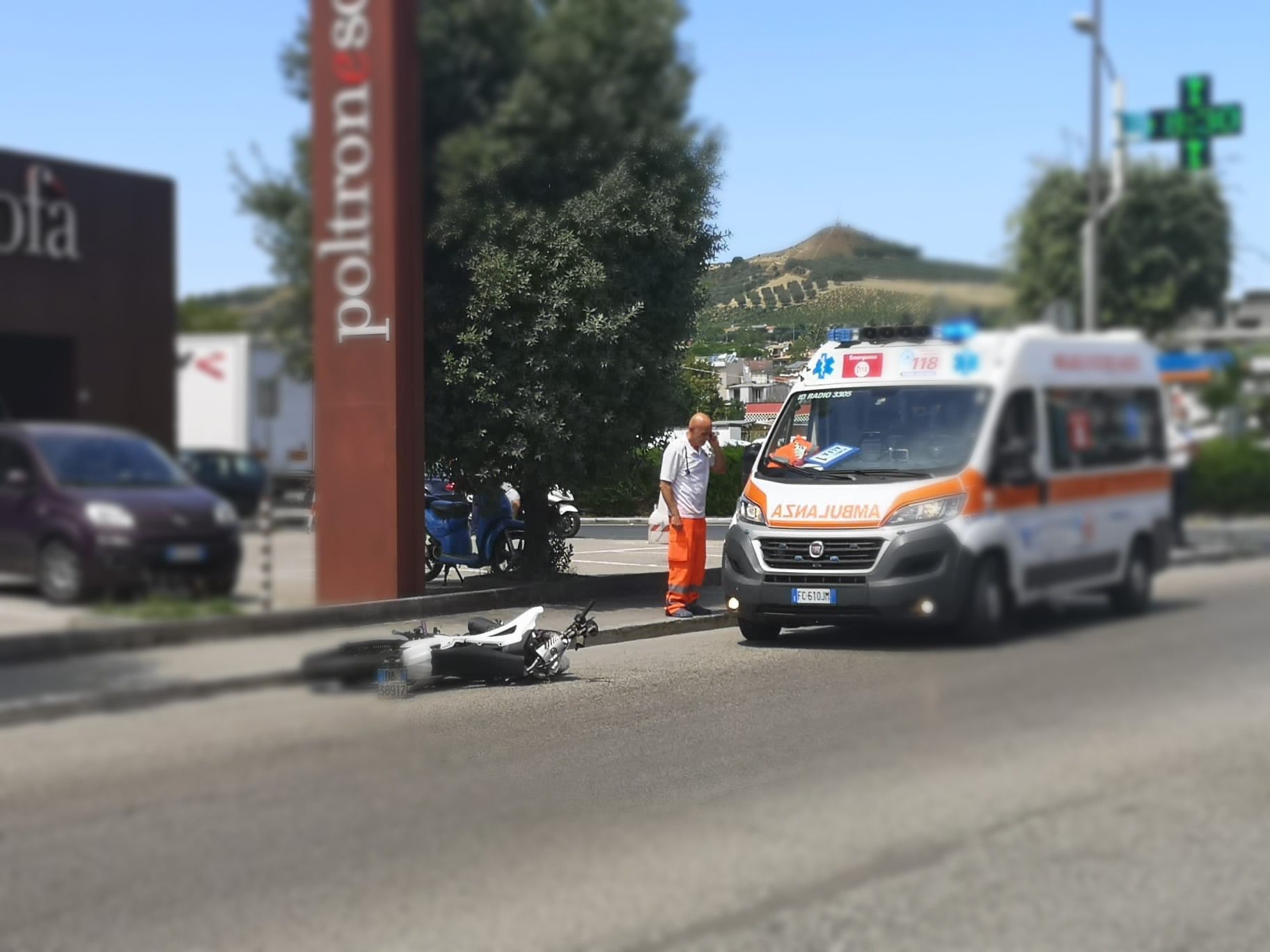 San Benedetto – Per evitare un tir, motociclista vola per 10 metri e cade