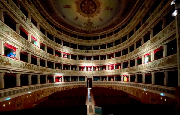 Calcio serie B – Ascoli, luci accese sulle nuove maglie al teatro Ventidio Basso