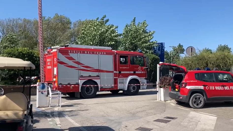 Castelfidardo – Un vasto incendio blocca A14 e Ss16, traffico bloccato tra Ancona sud e Loreto
