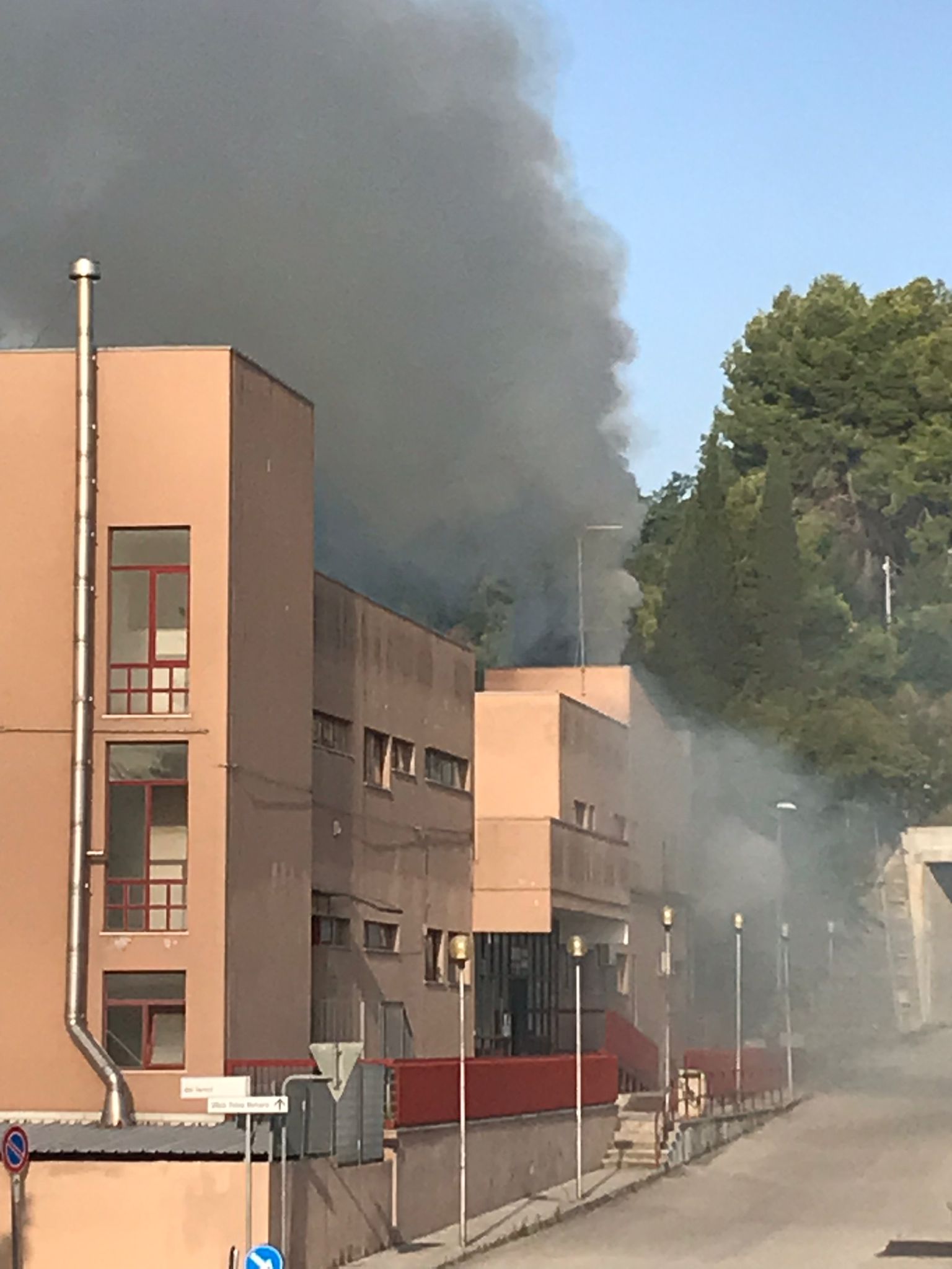 San Benedetto – Incendio al forno crematorio, il Comune: “Verifiche in corso per accertare le cause”