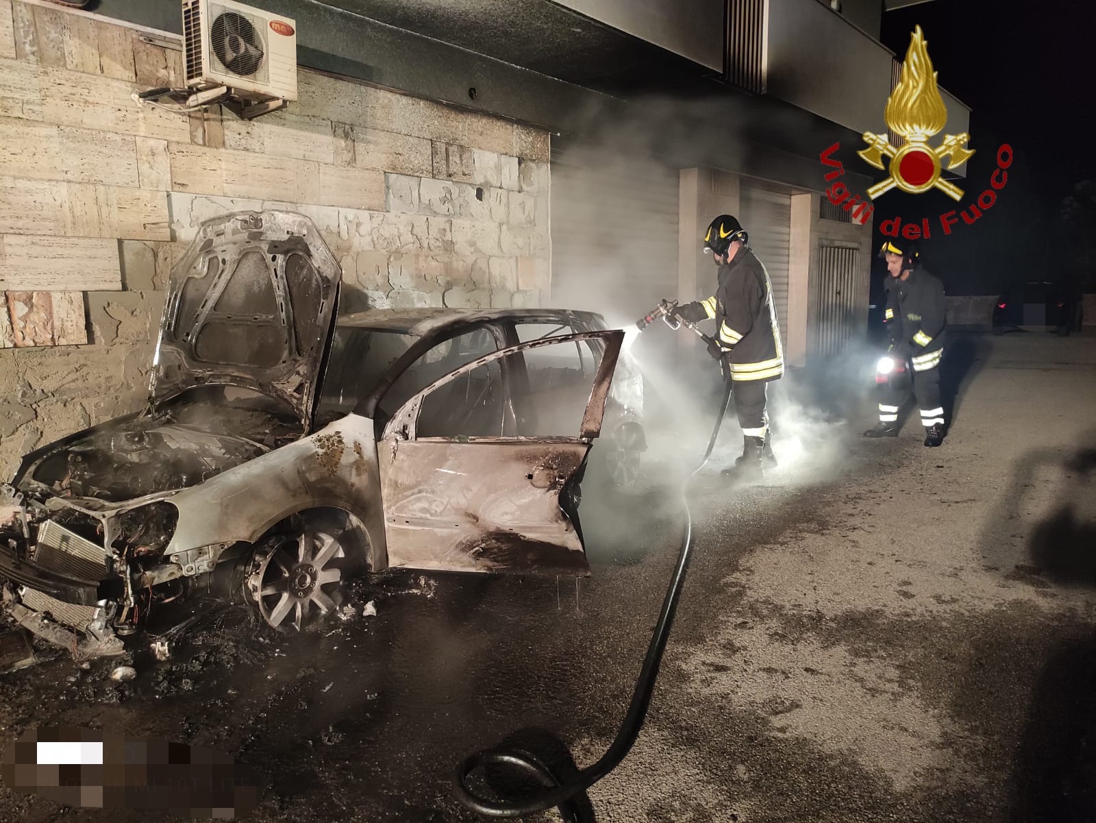 Pescara – Auto in fiamme in via Pian delle Mele